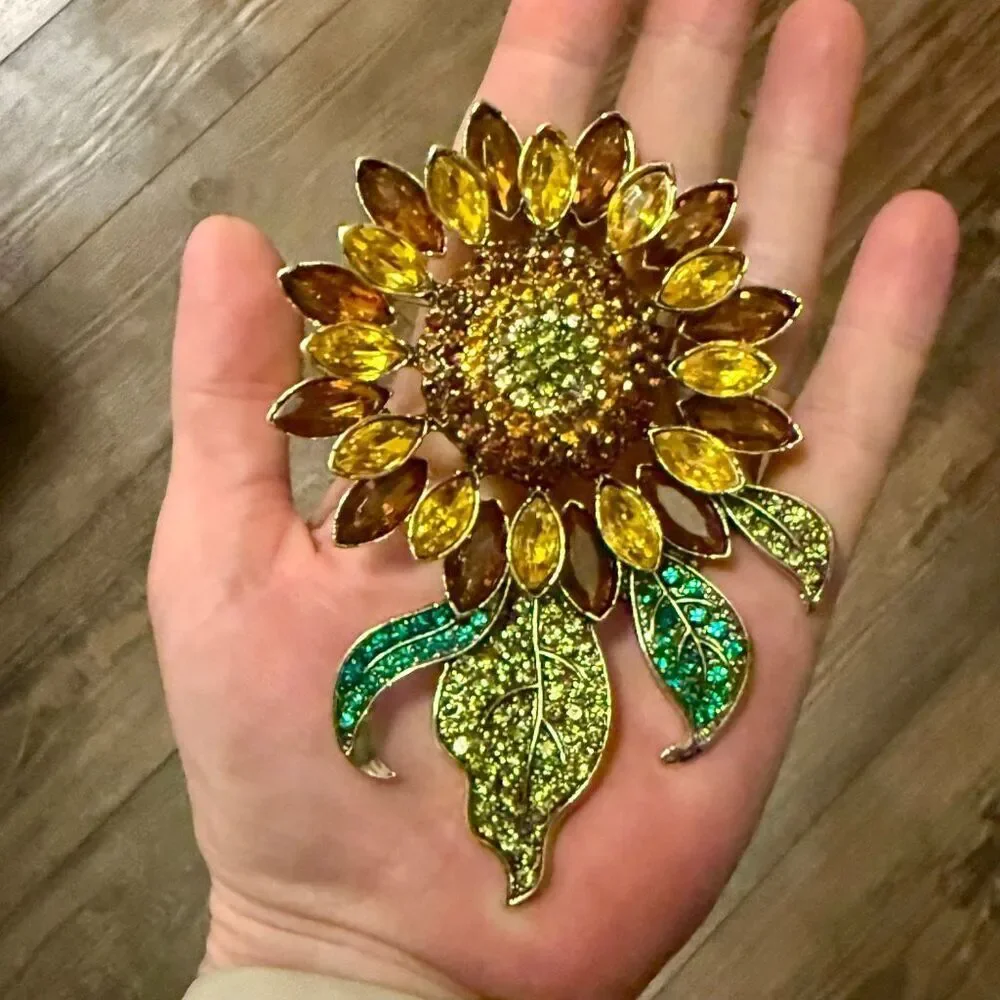 Sparkling Sunflower Crystal Brooch: A Ray of Sunshine for Your Collection New